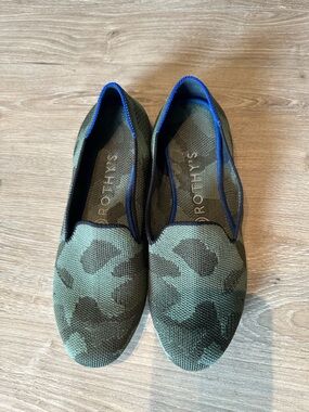 Rothy's Olive Green Camo Knit Slip-On Flats with Blue Trim